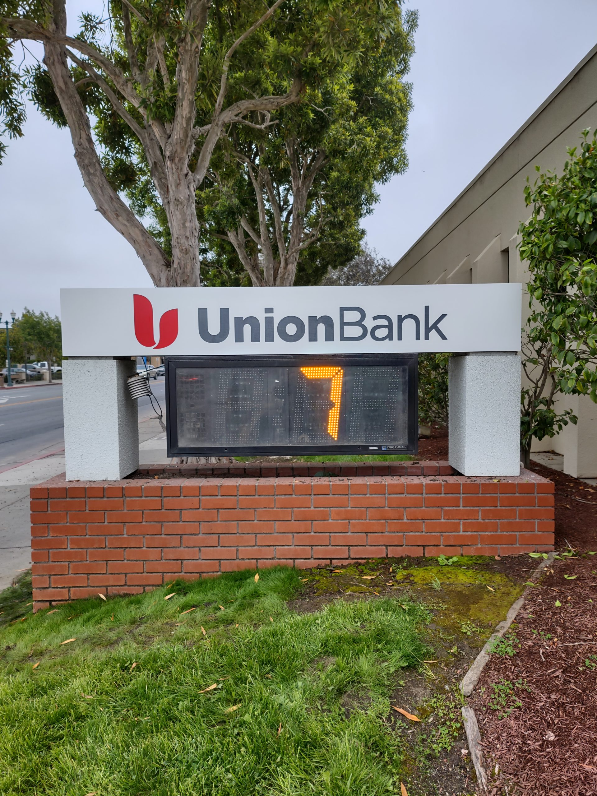 Union Bank monument sign with electronic display installed by Signworks in Watsonville